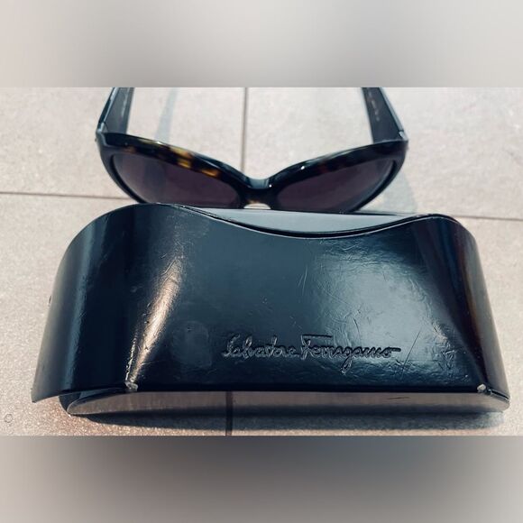 2 Item Bundle - Versace Pumps - sz 7.5 - Black - Salvatore Ferragamo Sunglasses - Picture 8 of 15